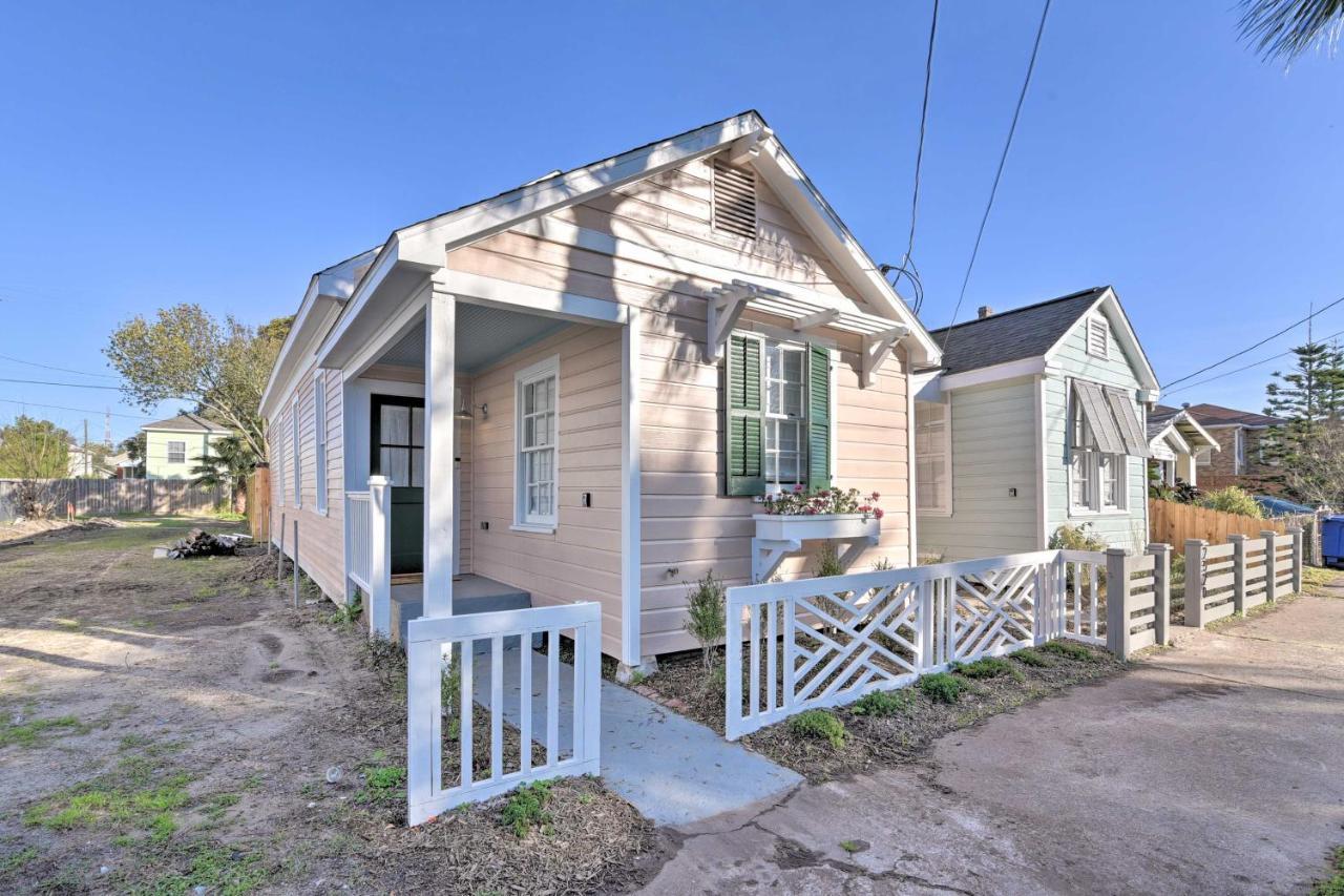 Bright Galveston Cottage Close To Beach And Strand Exterior photo