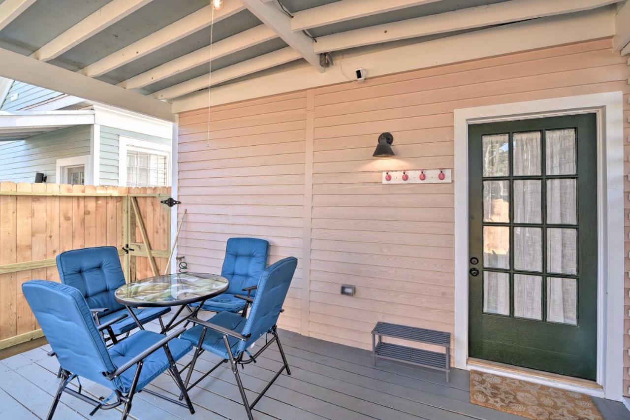 Bright Galveston Cottage Close To Beach And Strand Exterior photo